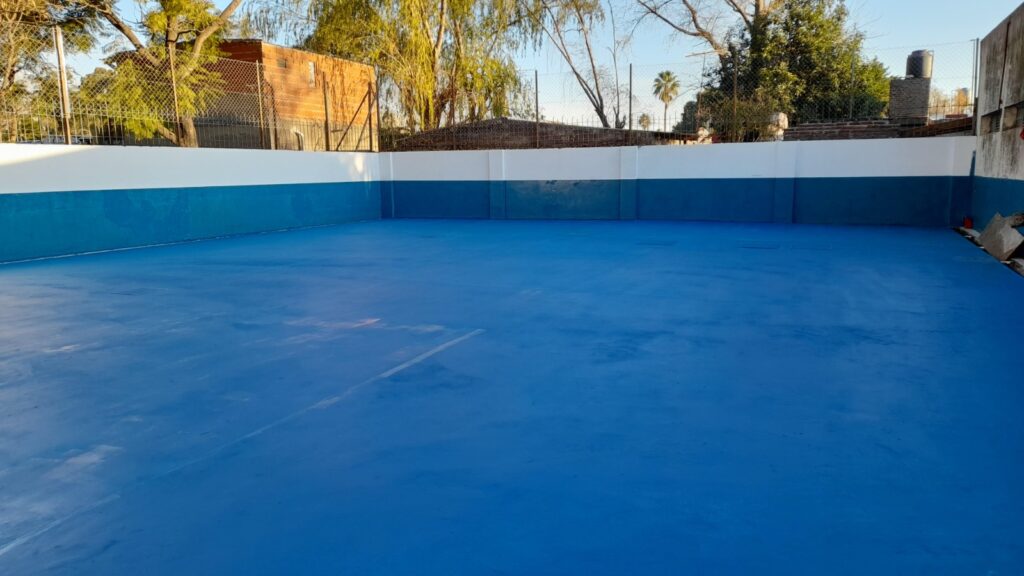 Playón deportivo terminado con pintura de alto tránsito, escuela secundaria Merlo, Buenos Aires