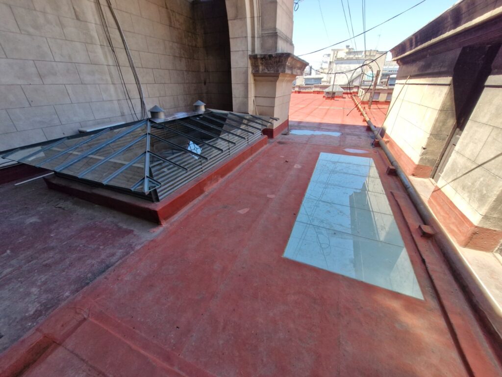 Instalación de vidrio transitable en terraza de la Corte Suprema de Justicia de la Nación, CABA